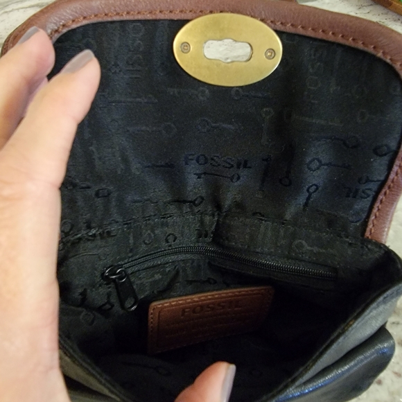 Fossil mini crossbody, black & cognac leather. - Picture 6 of 8